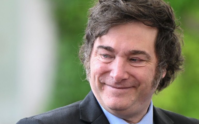 Milei compartilha post que compara Brasil e países de esquerda a favelas