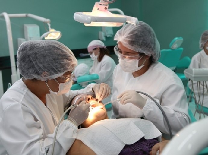 Auxiliares de consultório dentário que atuam no PSF são capacitados