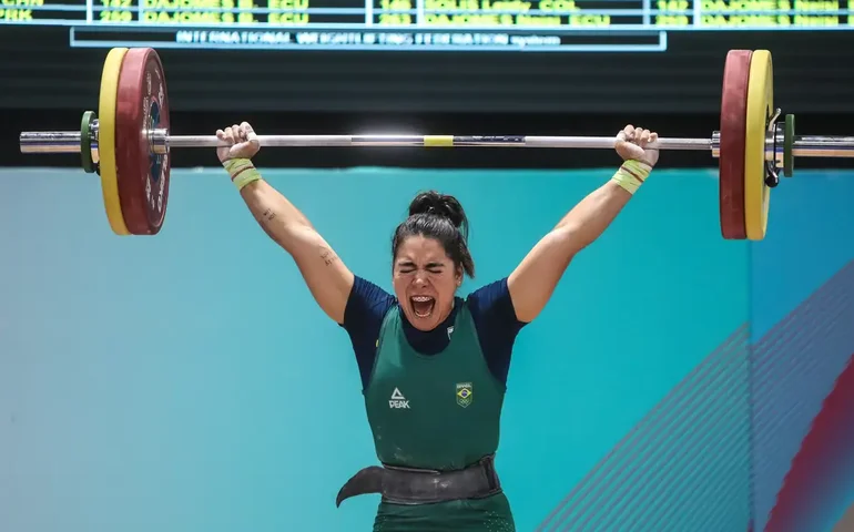 Amanda Schott confirma vaga no levantamento de peso em  Paris 2024
