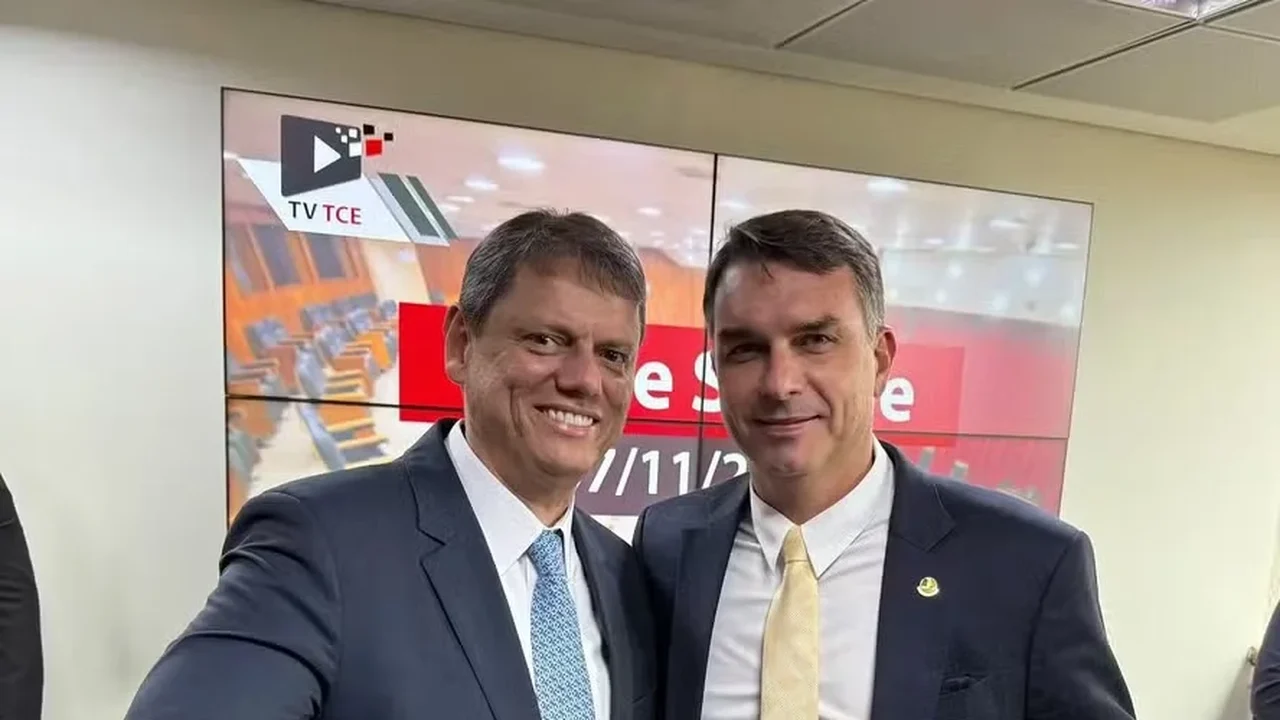 Tarcísio elogia escolha de Alfredo Gaspar como vice de Flávio