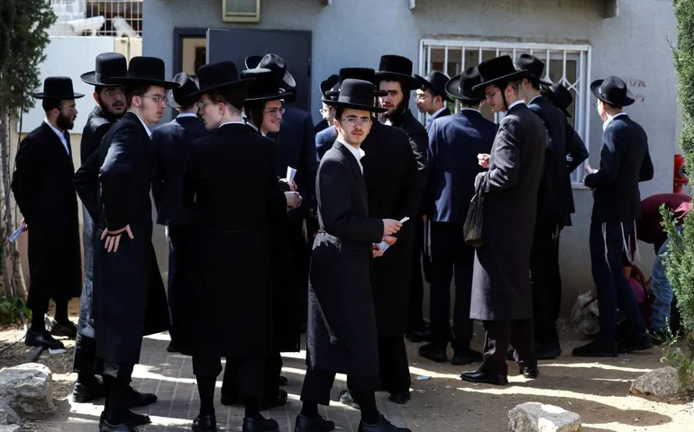 Convocação de homens ultraortodoxos começará domingo em Israel, mas jovens são instruídos a não responder