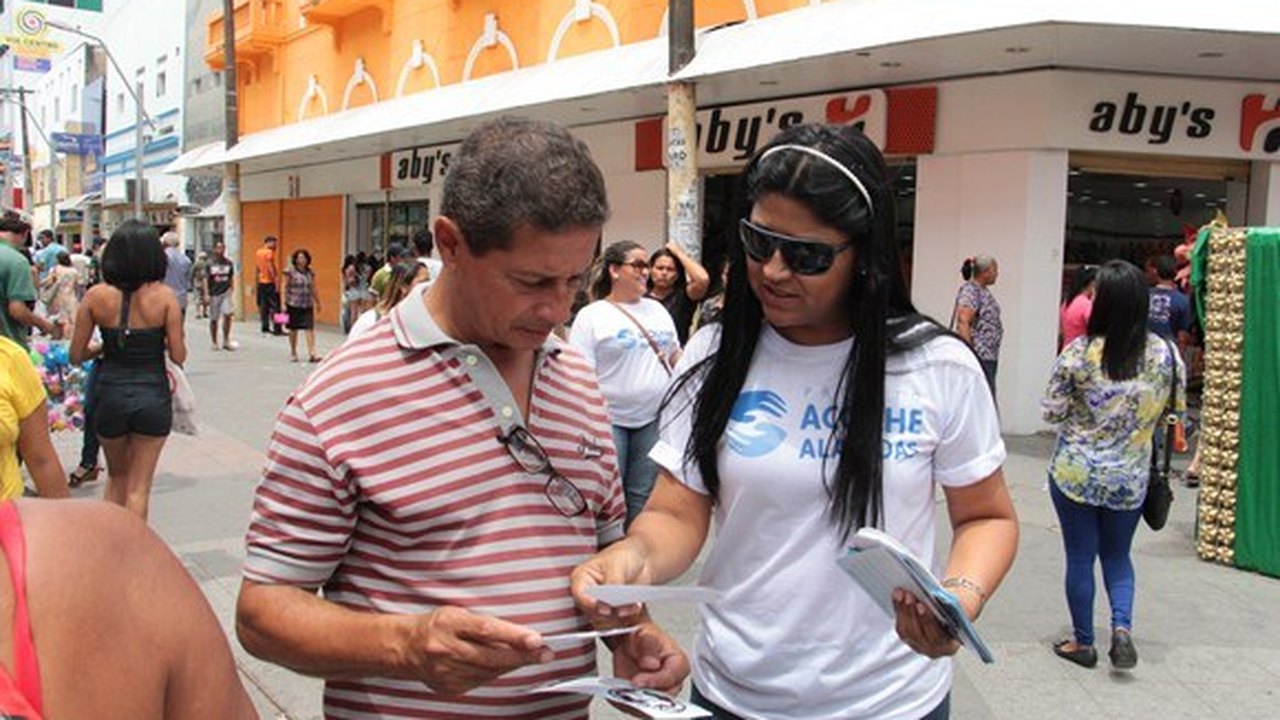 Campanha ‘Acolha seu Filho’ mobiliza população no Centro de Maceió
