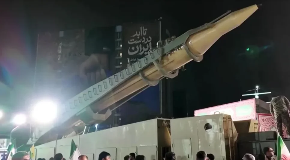 Irã exibi míssil em meio a protestos. Fonte: Internet