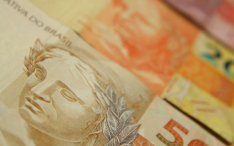 Governo brasileiro aumenta para 3,3% estimativa para o PIB em 2024