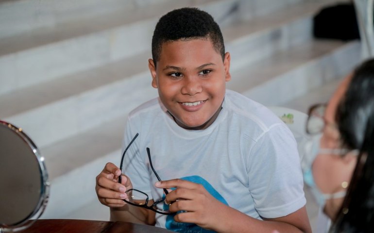 Parceria entre Prefeitura de Penedo e IGPS oferta exame e óculos para pessoas carentes