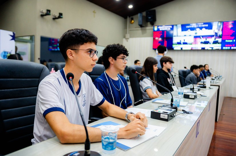Estudantes protagonizam debate sobre a Constituição na Câmara de Maceió