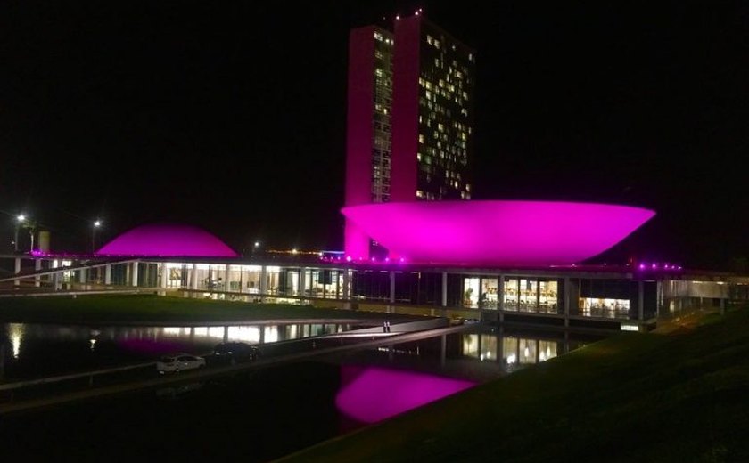 Iluminação especial do Congresso integra ações da campanha Outubro Rosa