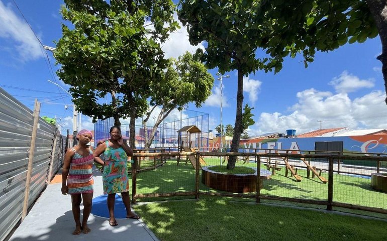 Moradores comemoram transformação de comunidades com obras do programa Brota na Grota