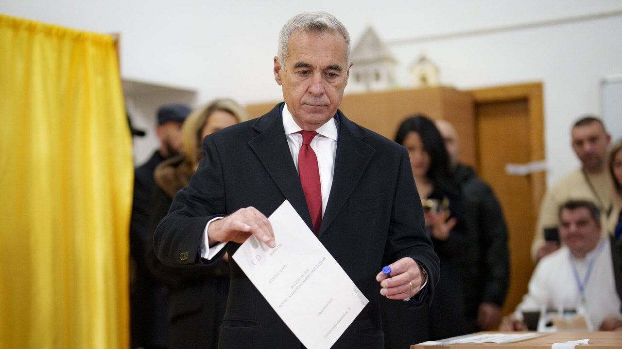 Rejeição da candidatura de Georgescu para eleição presidencial na Romênia gera protestos (VÍDEOS)