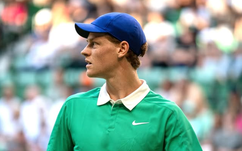 Sinner supera De Minaur e busca bicampeonato em terceira final seguida no ATP Finals