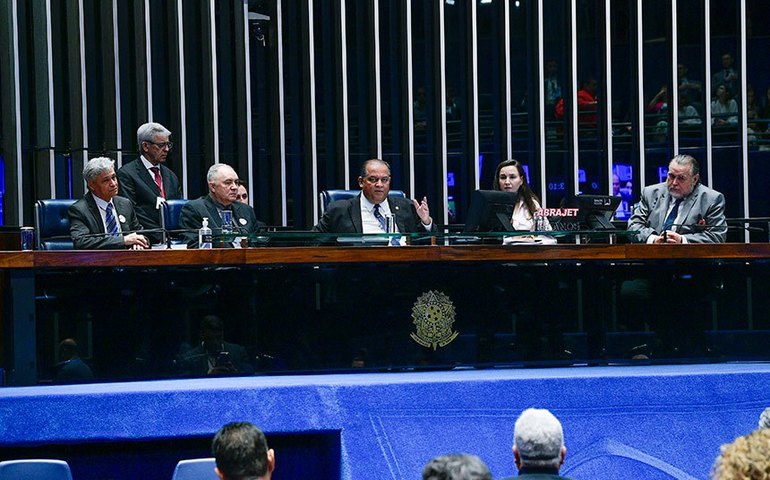 Importância do turismo para a economia é destacada em sessão especial