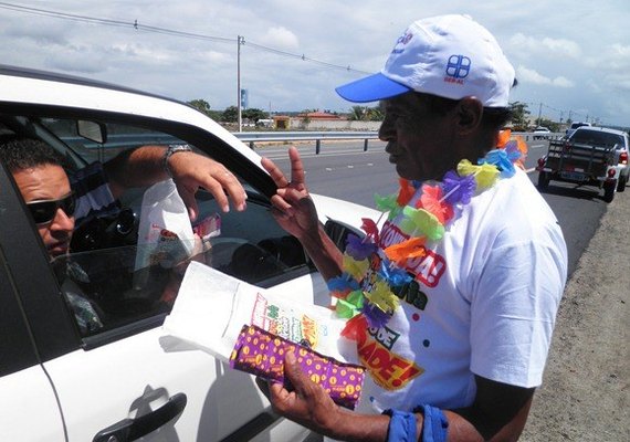 DER realiza blitze educativas durante as prévias carnavalescas