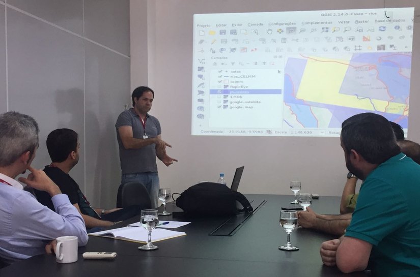 Seplag recebe representantes do Ibama para trocar experiências