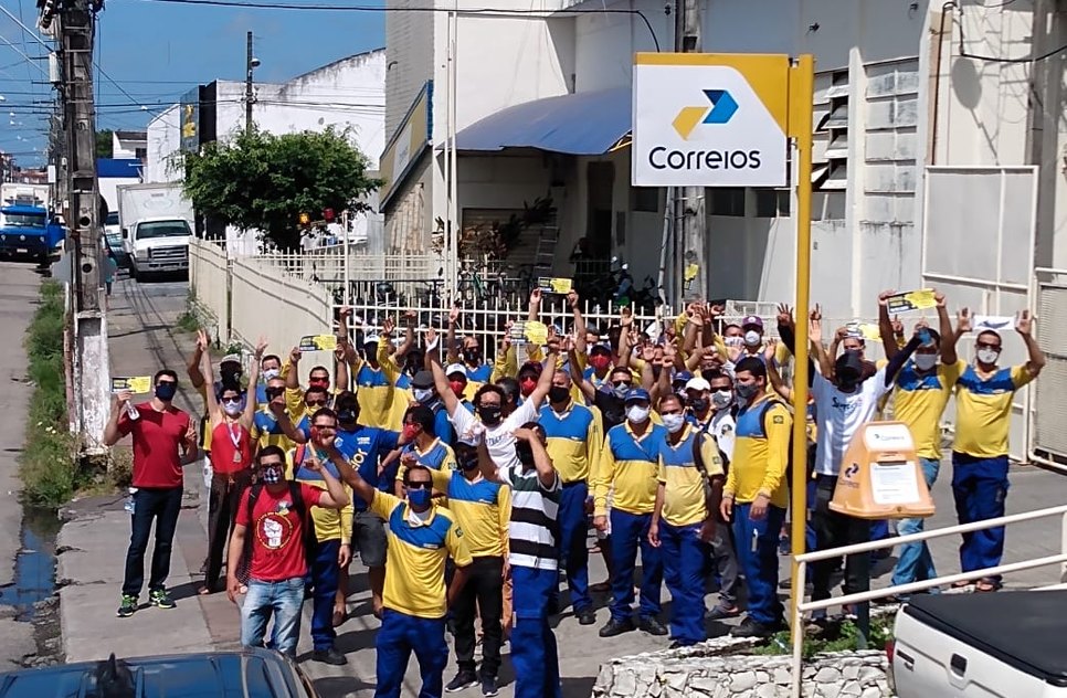 trabalhadores em greve
