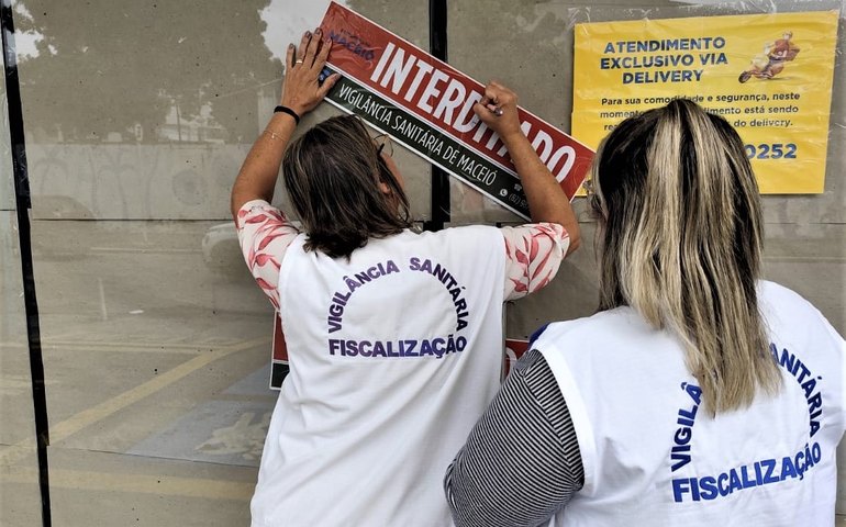 Vigilância Sanitária interdita farmácia na Gruta de Lourdes