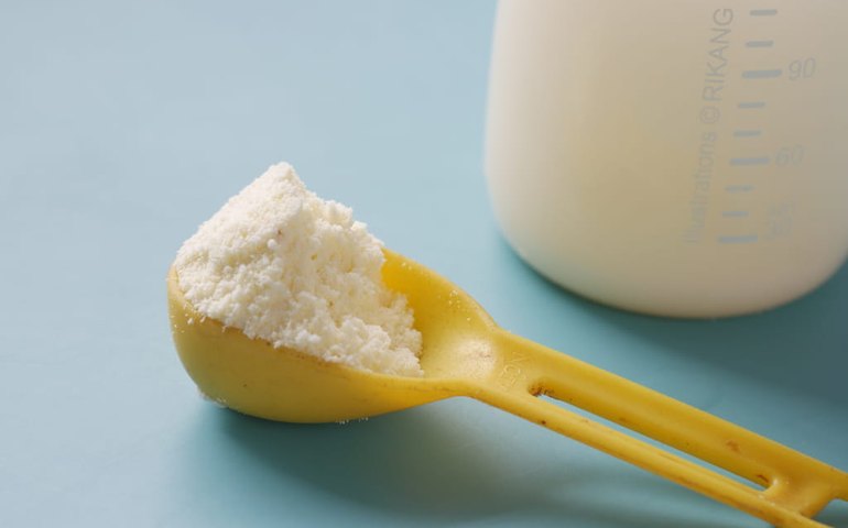 Leite de caixinha, garrafa ou em pó? Nutricionista explica se há um mais saudável
