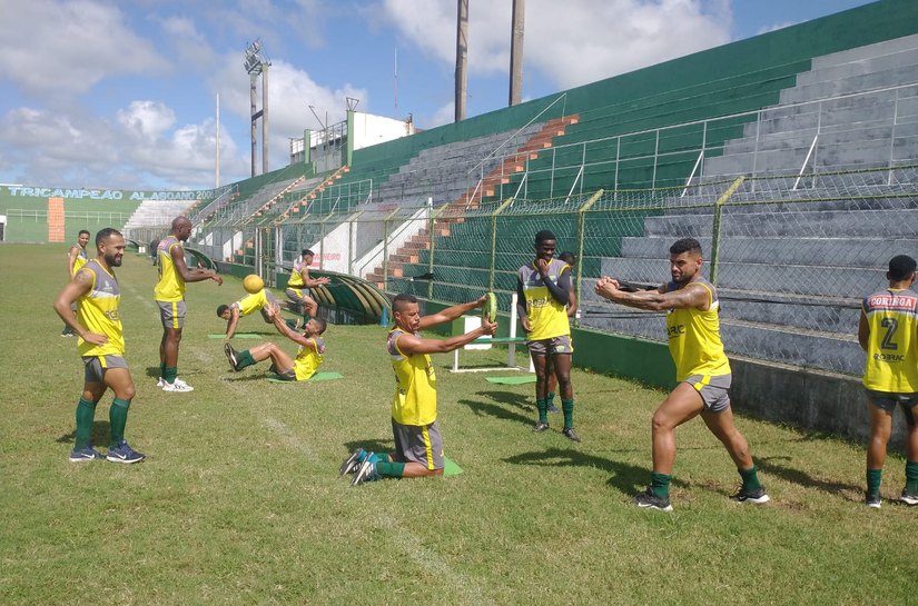 Técnico Luis Carlos Cruz finaliza trabalhos, mas não antecipa formação do Hulk para enfrentar o Zumbi