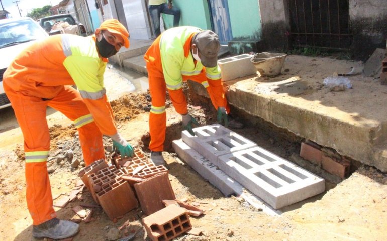 Prefeitura conclui rede de drenagem em ruas do Conjunto Frei Damião