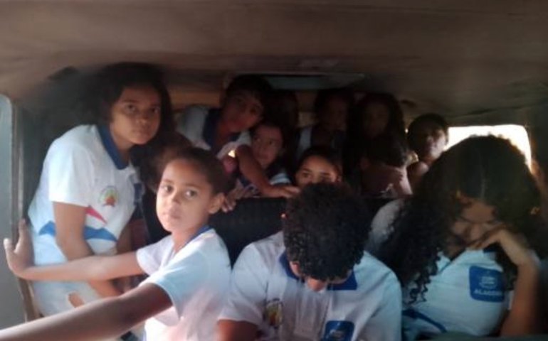 Revelação de transporte inadequado de estudantes causa indignação nas redes sociais; alunos são transportados em ‘latas de sardinhas”