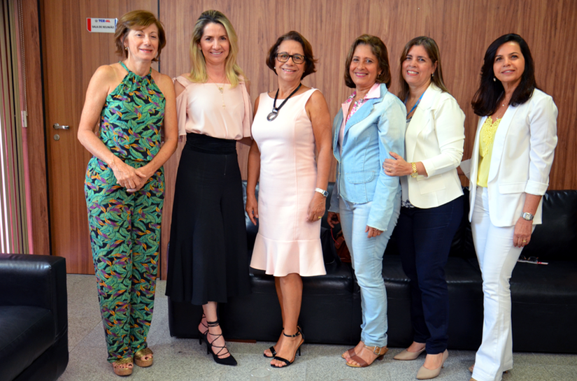 Mulheres são homenageadas solenidade no Tribunal de Contas de Alagoas