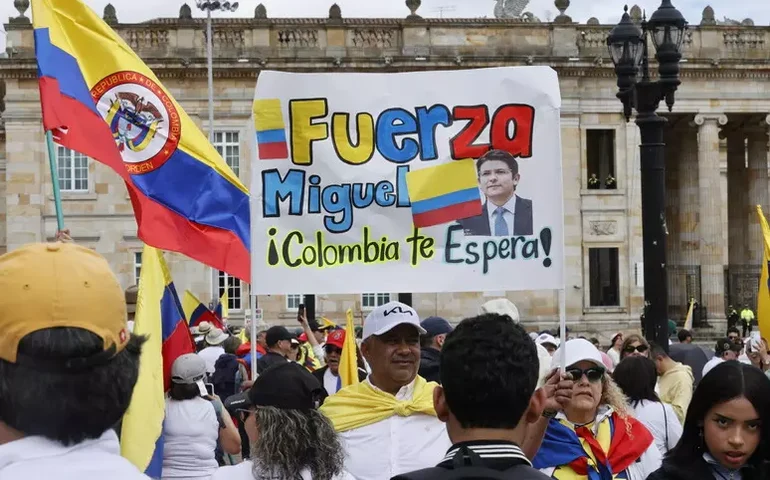 Recuperação de senador colombiano foi 'milagrosa', afirma irmã