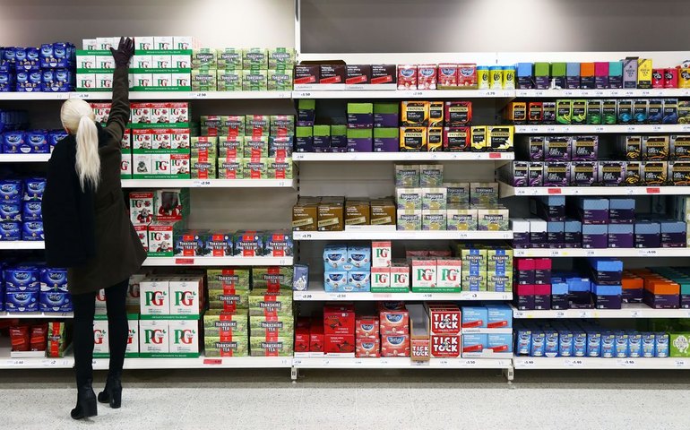 Vendas do comércio caem 1% em junho, diz IBGE