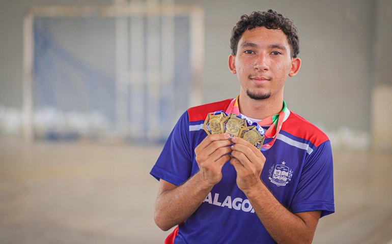 Estudante da Rede Estadual é recordista brasileiro em estreia nas paralimpíadas escolares