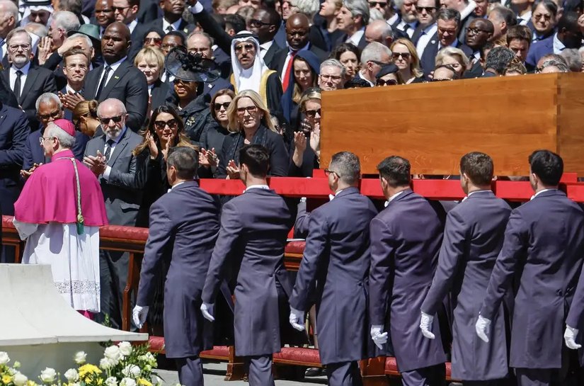 No Vaticano, Lula diz que papa fez história ao combater desigualdades
