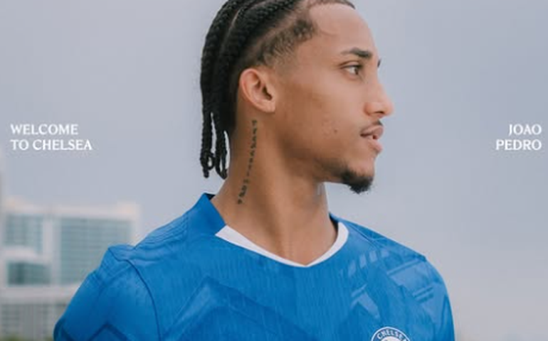 Reforço de última hora, João Pedro se emociona com título pelo Chelsea: 'É inexplicável'