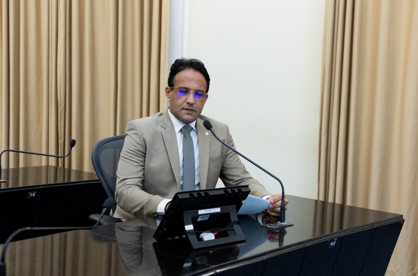 Projeto de Mesaque Padilha que garante atendimento psicossocial prioritário a pais de crianças com autismo é aprovado em 1º turno