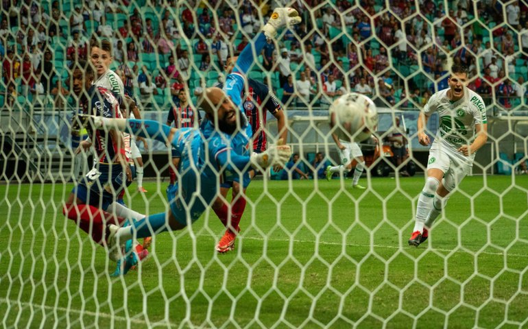 Chapecoense vence, deixa Z-4 e atrapalha Bahia na briga pela liderança da Série B