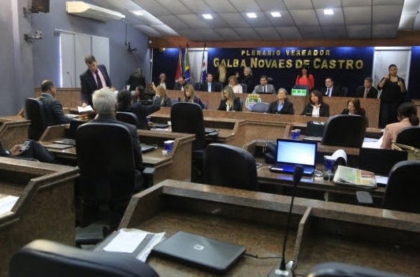 Comissão de Educação discute com Executivo PL dos assistentes de sala
