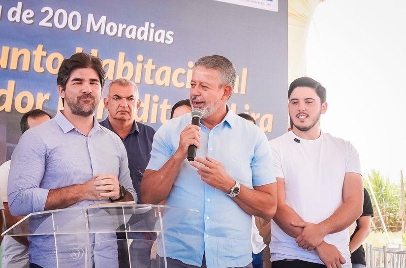 Com mais de 90% das moradias populares de Alagoas viabilizadas por seu trabalho, Arthur Lira celebra a entrega de mais 200 casas na Barra de São Miguel
