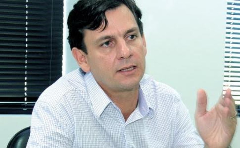 No Senado, Marcelo Beltrão defende união de forças para coibir atuação de faculdades irregulares