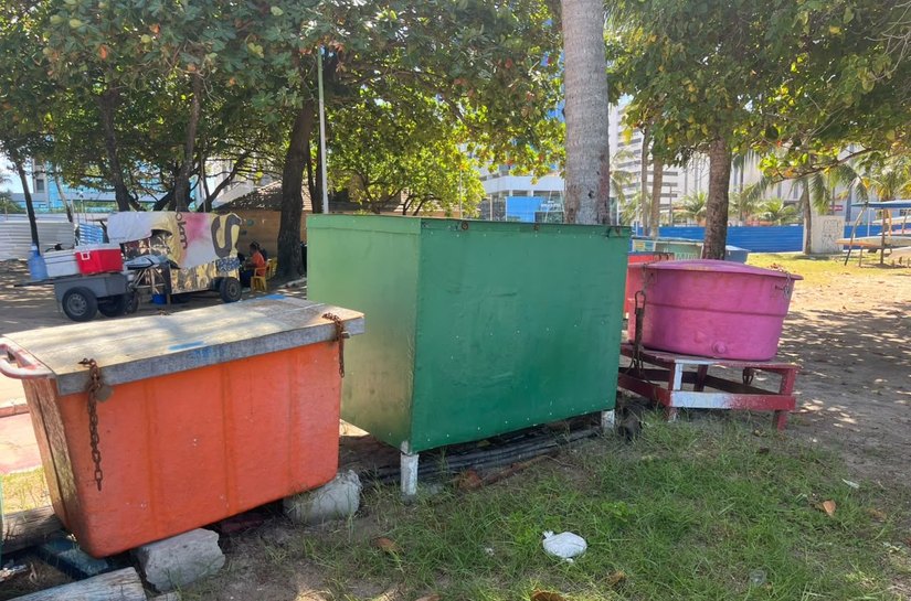 Embarcações e objetos abandonados na Orla da Pajuçara serão retirados nesta quinta-feira