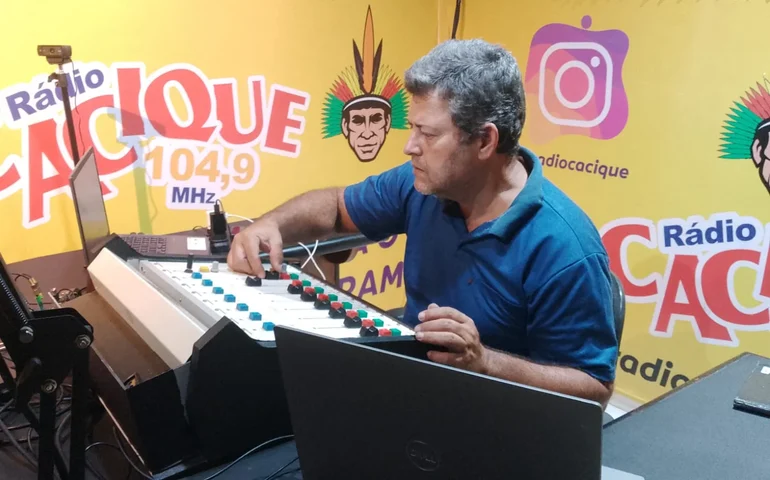 Cacique FM volta ao ar em 104,9 MHz após 15 dias fora por queima de transmissor