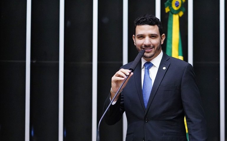 Despacho gratuito de até 23kg em voos domésticos é incluído em projeto sobre bagagem de mão, diz relator