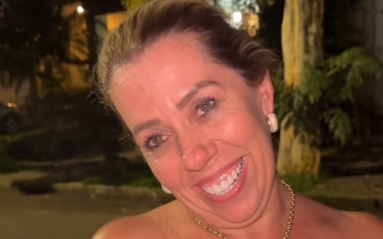 MC Daniel dá carro blindado avaliado em R$ 300 mil para mãe: 'Ela merece'