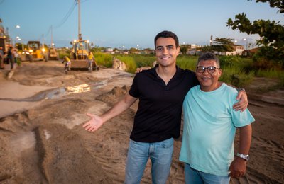 Prefeito JHC vistoria obras de pavimentação na Cidade Universitária aguardadas há 40 anos