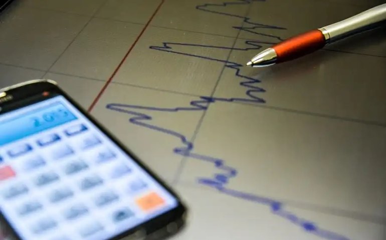 Taxas de juros seguem alta dos retornos de T-Notes com inflação por petróleo no radar