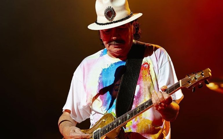 Carlos Santana faz comentário transfóbico, é criticado e se desculpa: 'Insensível'