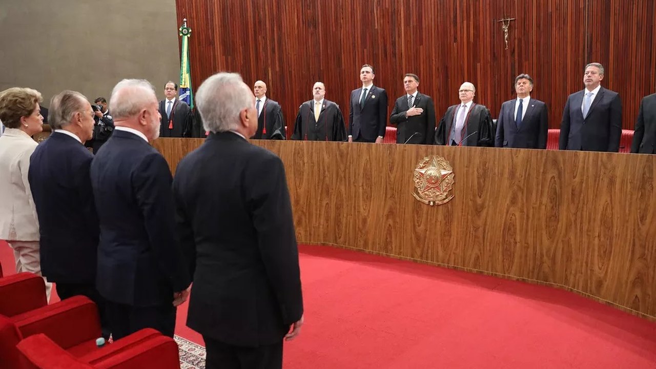 Alexandre de Moraes toma posse no TSE em cerimônia com Bolsonaro e Lula