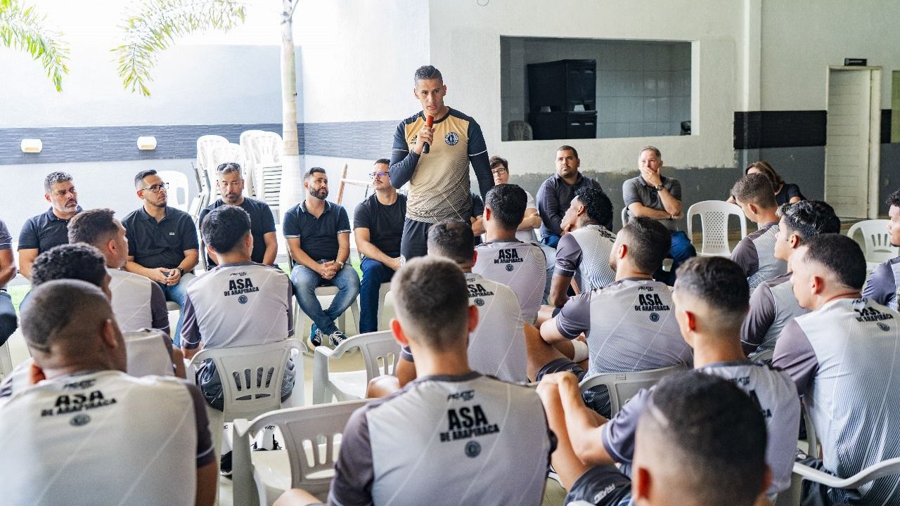 No CT, ASA apresenta clube a elenco e comissão técnica