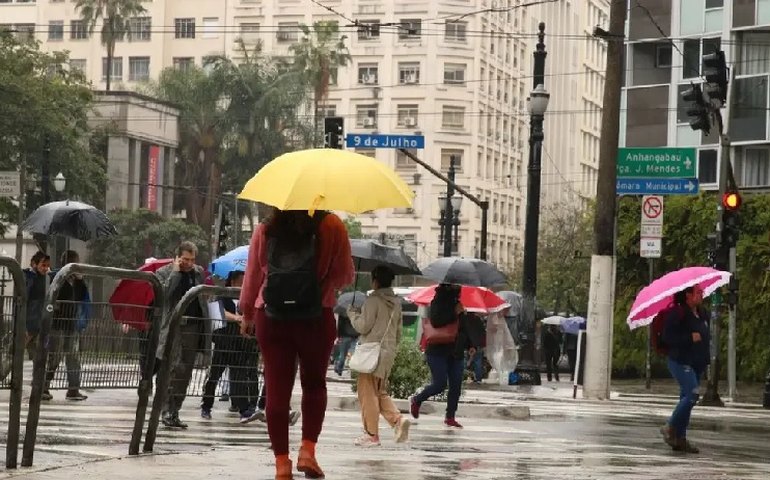 Chuva em SP: Em um dia, capital registra metade do volume esperado para o mês