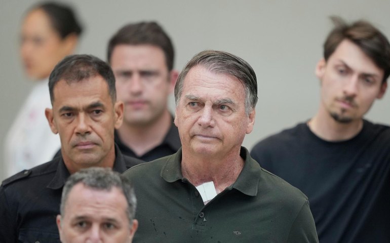 Defesa de Bolsonaro solicita nova cirurgia e prisão domiciliar 'humanitária'