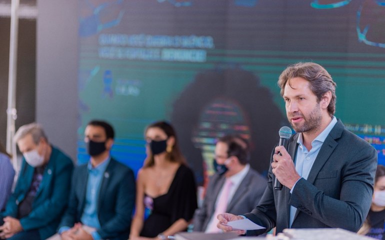 Pedro Vilela reafirma compromisso com políticas públicas para as mulheres