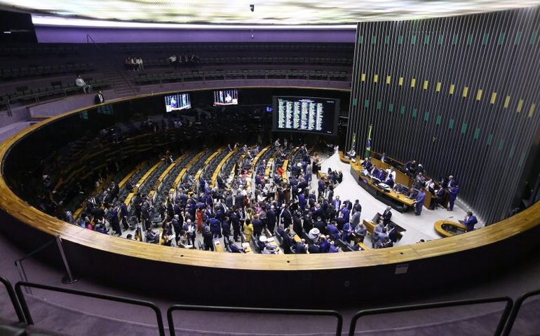 Câmara renova contrato com empresa de restaurantes associada à escravidão