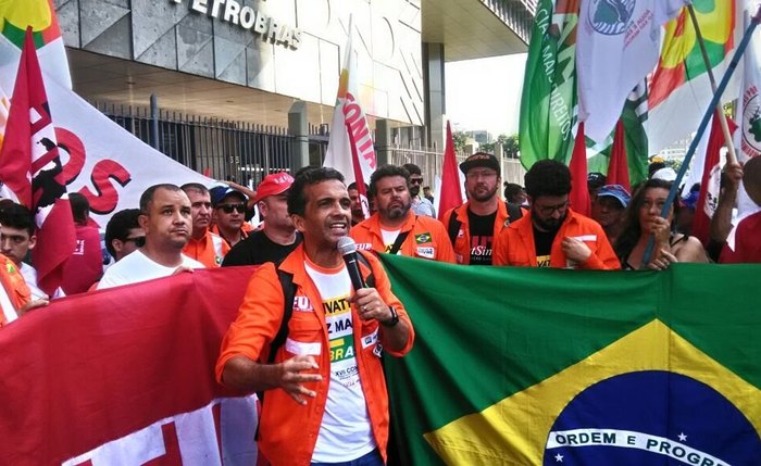 Petroleiros ameaçam greve após anúncio de política de corte de custos anunciada pela Petrobras Petroleiros ameaçam greve após anúncio de política de corte de custos anunciada pela Petrobras
