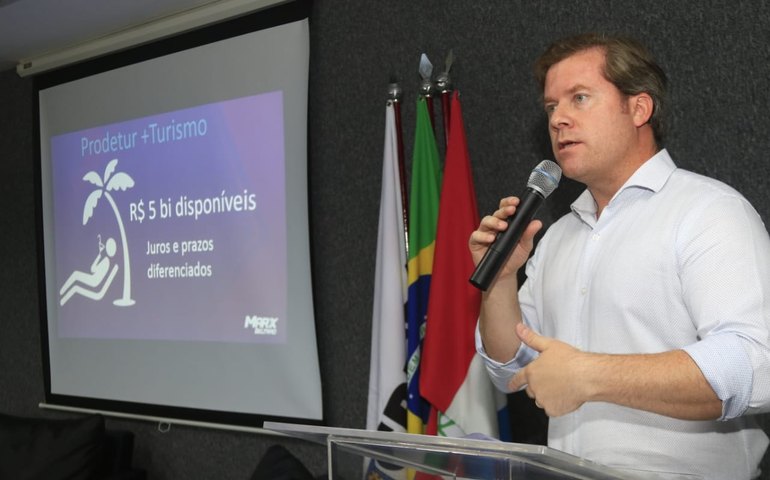 Marx apresenta destinação de R$ 800 milhões em infraestrutura a engenheiros do Crea/AL