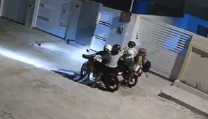 Criminosos armados ameaçam casal com filhos pequenos e roubam moto em Itabaiana; VÍDEO